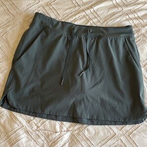 GAIAM Charcoal Gray Skort